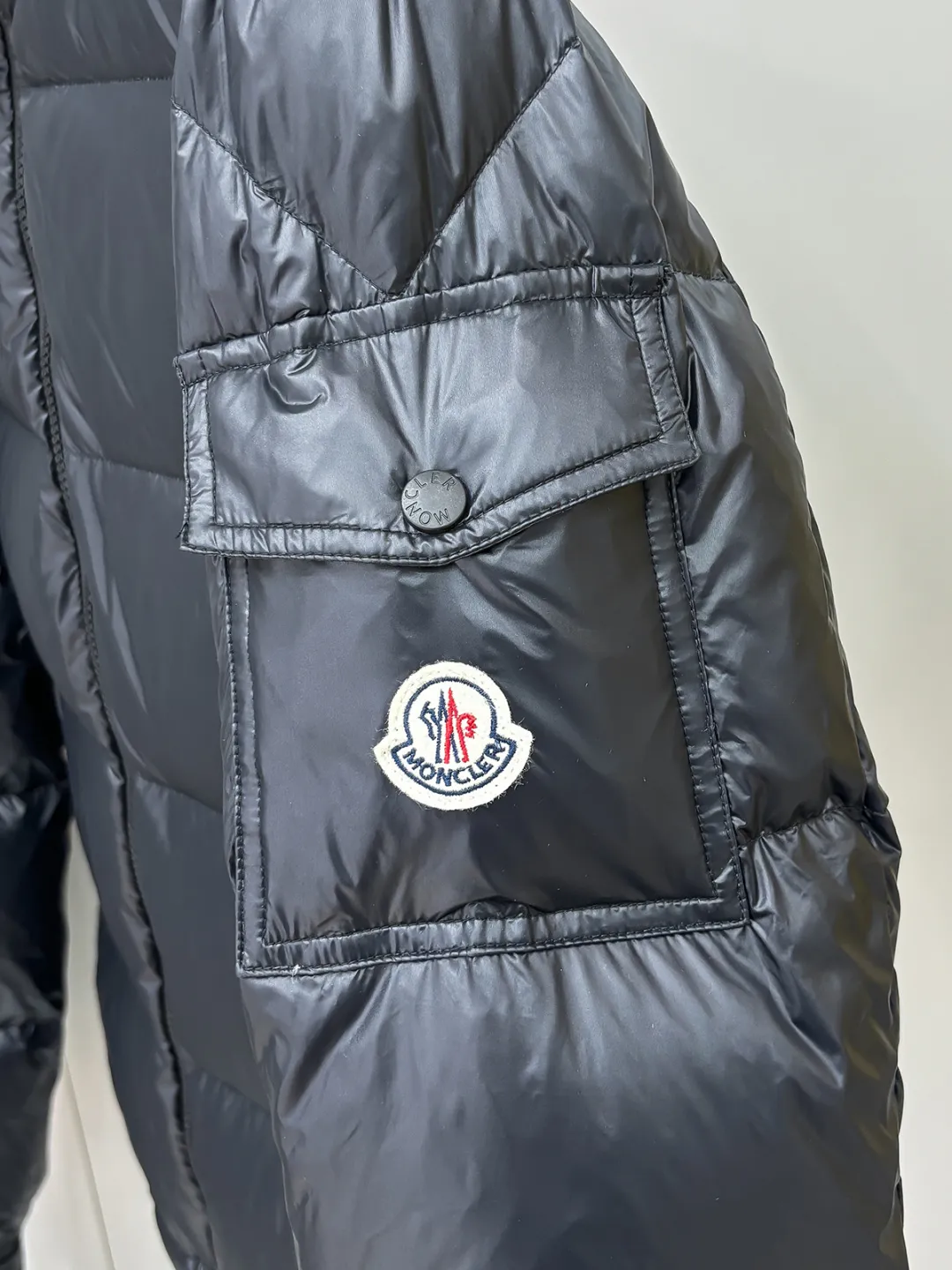 MON 26 Levitha 。 Premium 。 Super Laqué ， 。 ， ， —— ， 。 ， Classic 。 ， Moncler Maya ， Classic ， ， 。 ， 、 ， 。 。 ， Luxury ， ， Premium 。 25061Size ： 0 : 50cm- 112cm- 61cm- 70 1 : 51cm- 116cm- 62cm- 71 2 : 52cm- 120cm- 63cm- 72 3 : 53cm- 124cm- 65cm- 73 4 : 54cm- 128cm- 67cm- 74 5 : 55cm- 132cm- 69cm- 75 Size ：（ 0 ） 174-140 ， 2 ！ 130 1 ，130-145 2 ，145-160 3 ，160-175 4 ，175-190 5 ！